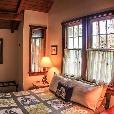 Ferny Hollow: Romantic Rainforest Cottage Volcano Extérieur photo