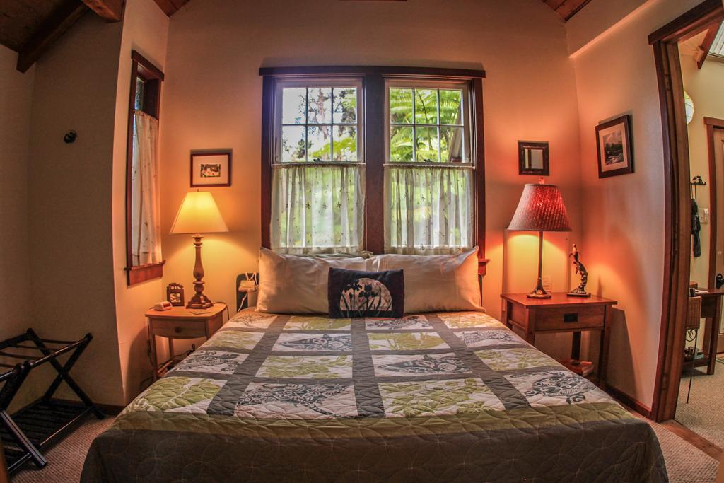 Ferny Hollow: Romantic Rainforest Cottage Volcano Extérieur photo